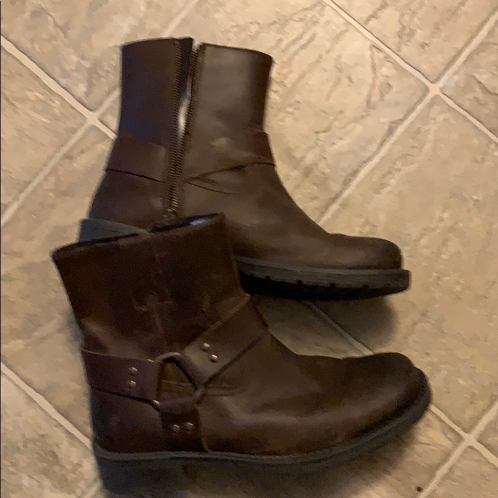 Size 8.5 boots, but they fit like size 9